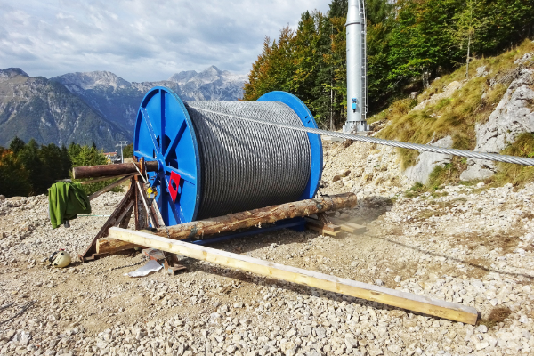 Bolj kot montažna dela je zahteven transport materiala