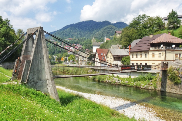Viseči most pred obnovo