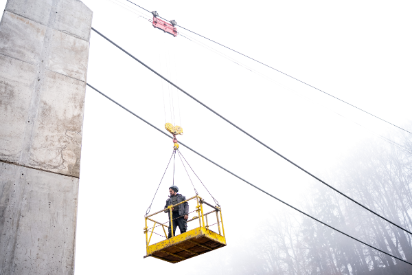 S-pomocjo-tovorne-zicnice-smo-obnovili-viseco-brv-cez-Soro