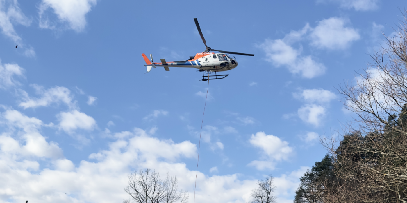 Kaskader_Pri-obnovi-daljnovoda-v-Idriji-nam-je-v-pomoc-helikopterski-transport_projekt_naslovna_1200x500